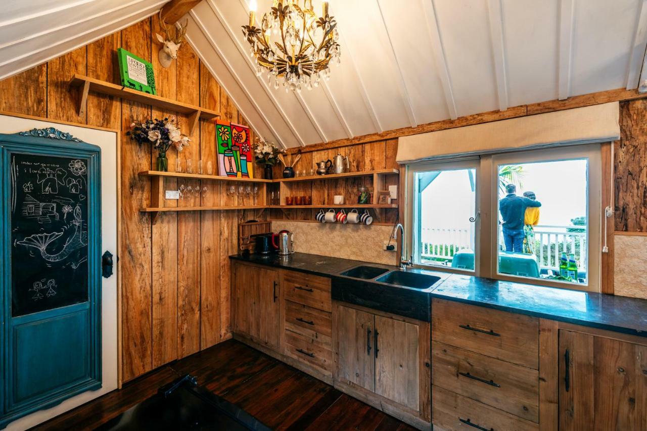 Вілла The Settlers Hut Oneroa Екстер'єр фото